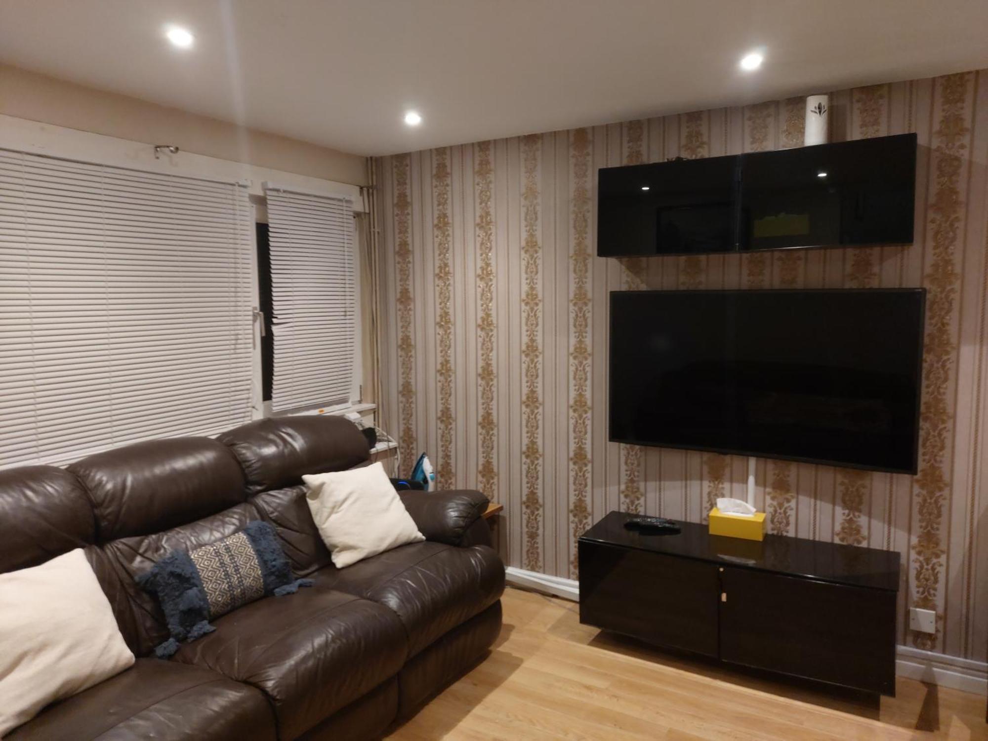 Cozy 4-bedroom Family Getaway * West Byfleet