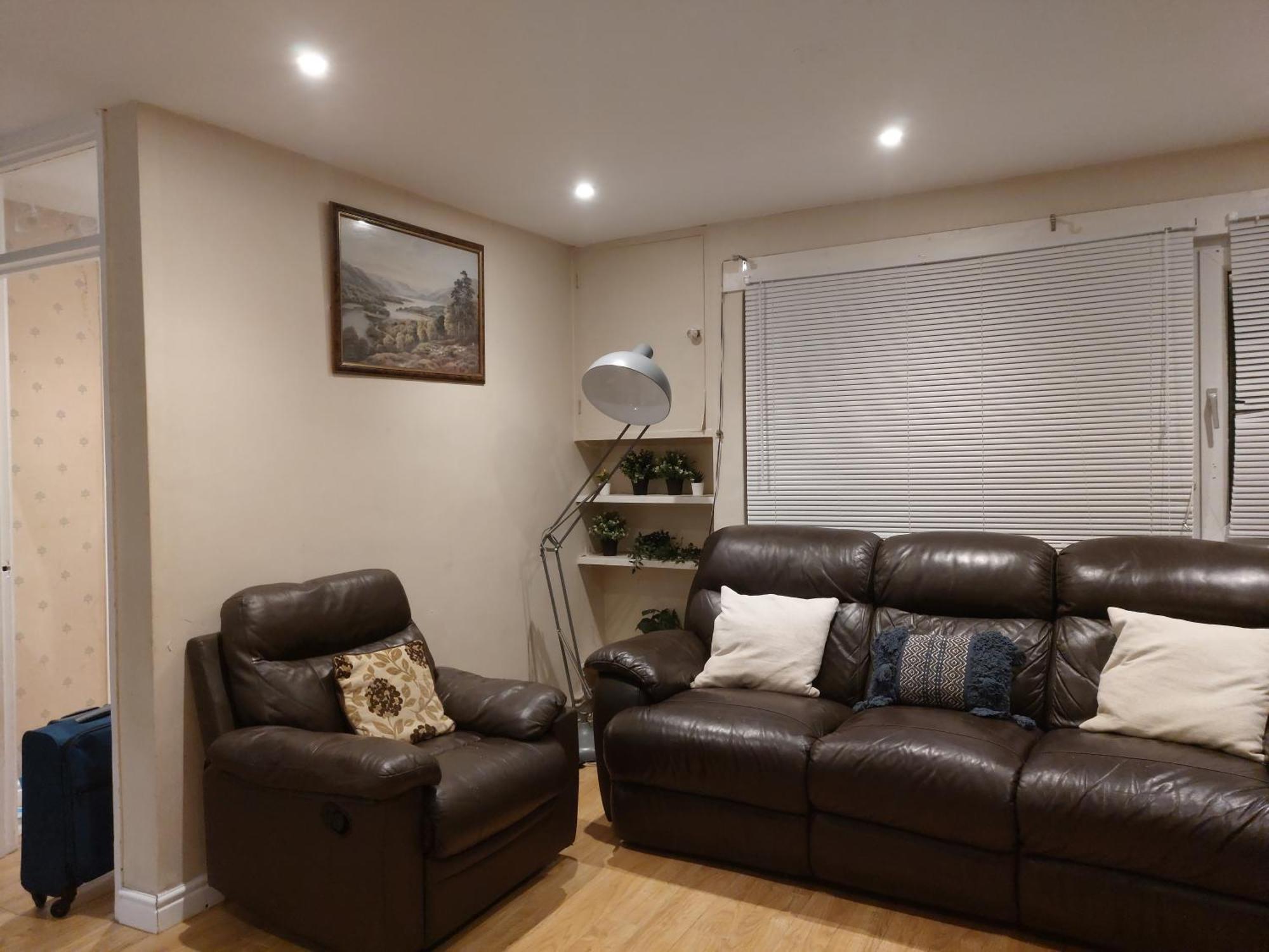 Cozy 4-bedroom Family Getaway Villa West Byfleet